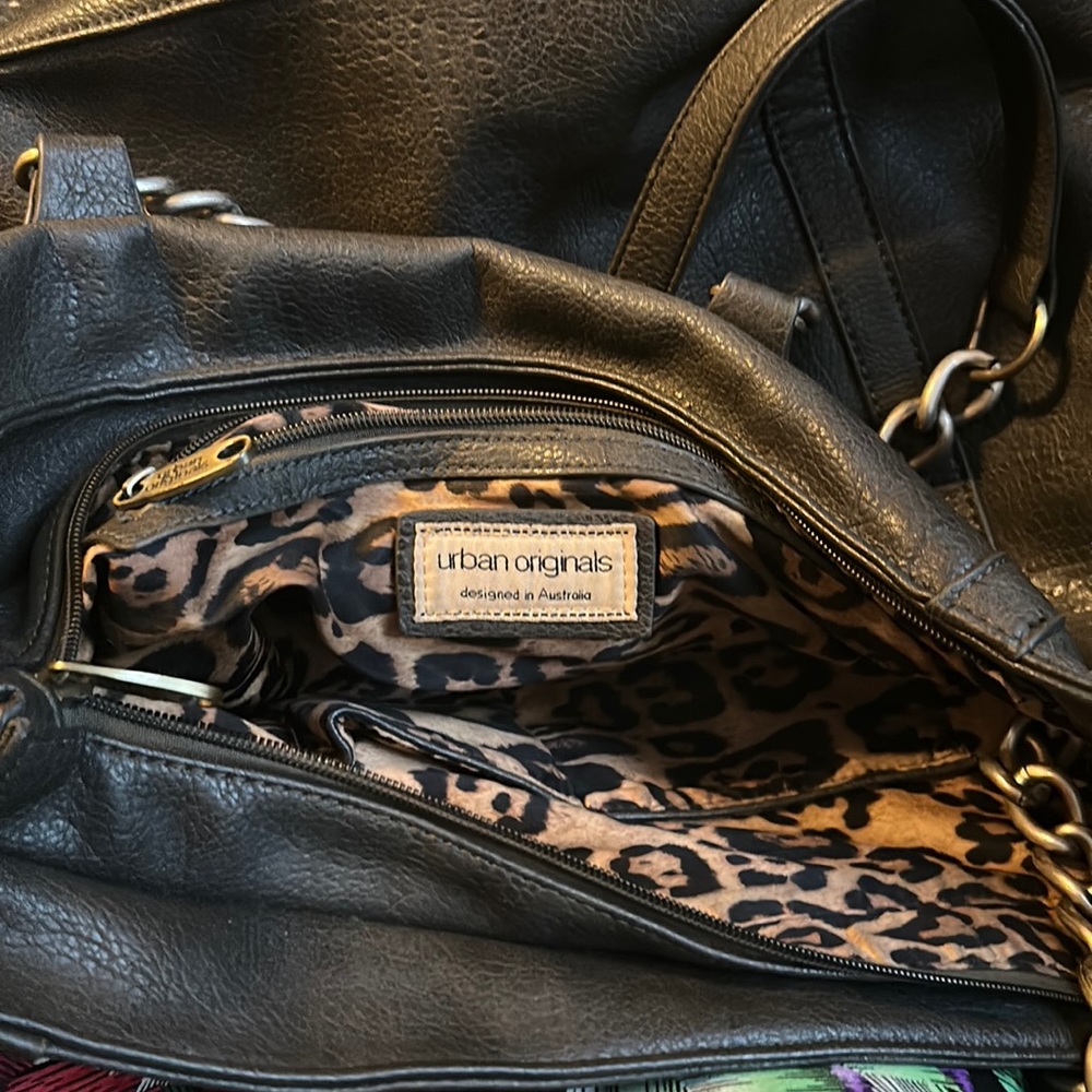 Leather shoulder bag